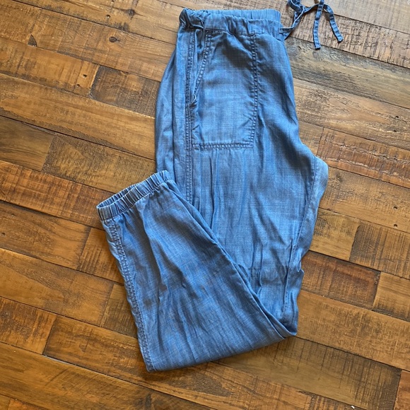 Tommy Bahama Denim Jogger - Picture 8 of 8